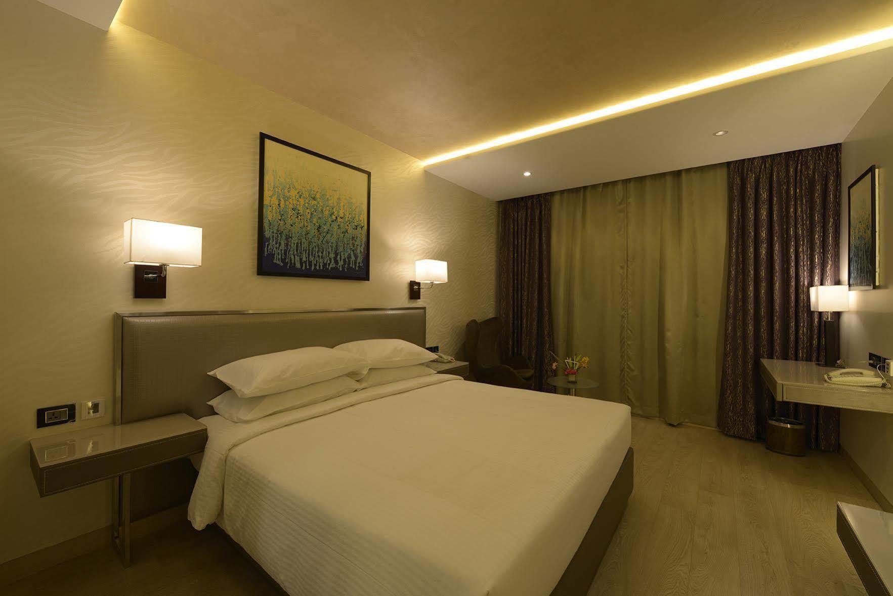 Genesis Hotel Near Mumbai Airport Exteriör bild