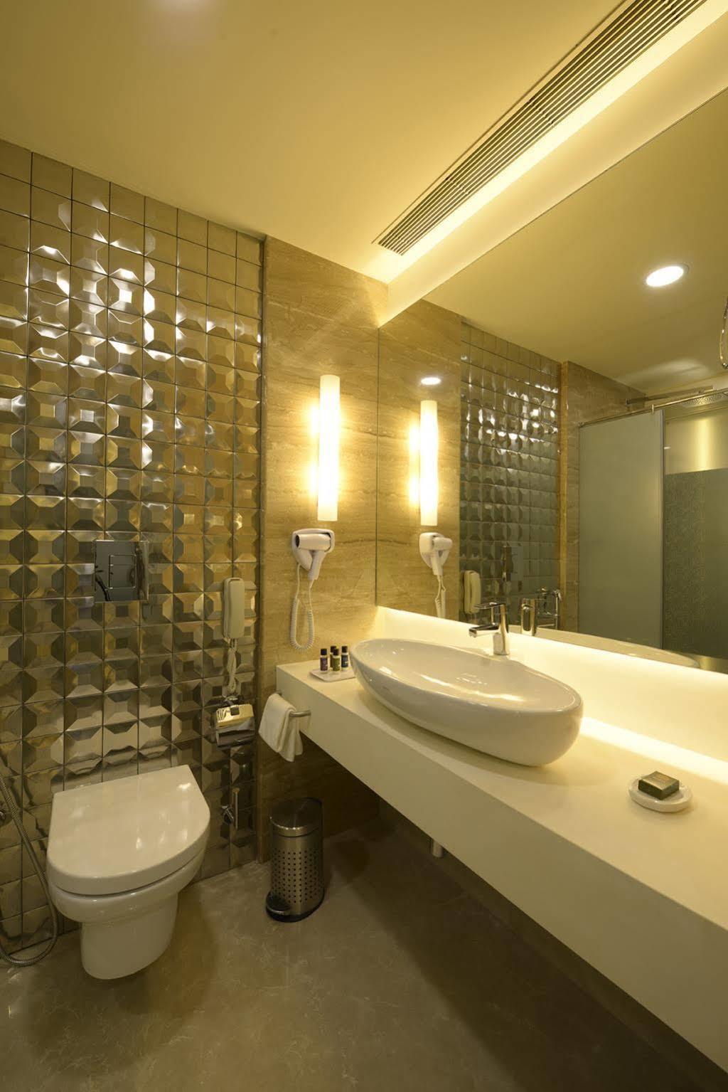 Genesis Hotel Near Mumbai Airport Exteriör bild